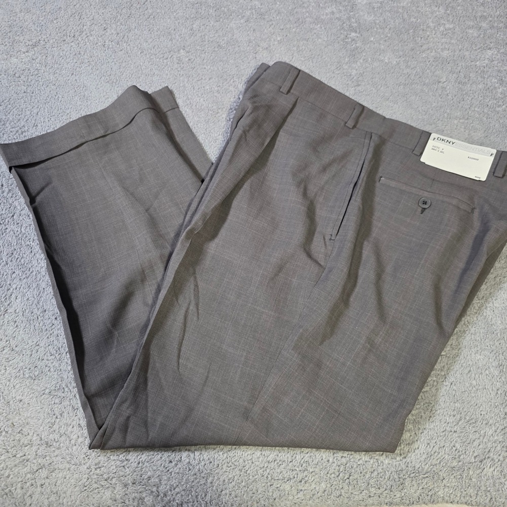 DKNY Essentials Mens 36x30 Pleated Dress Pants Grey Cuffed Made in Canada L50417